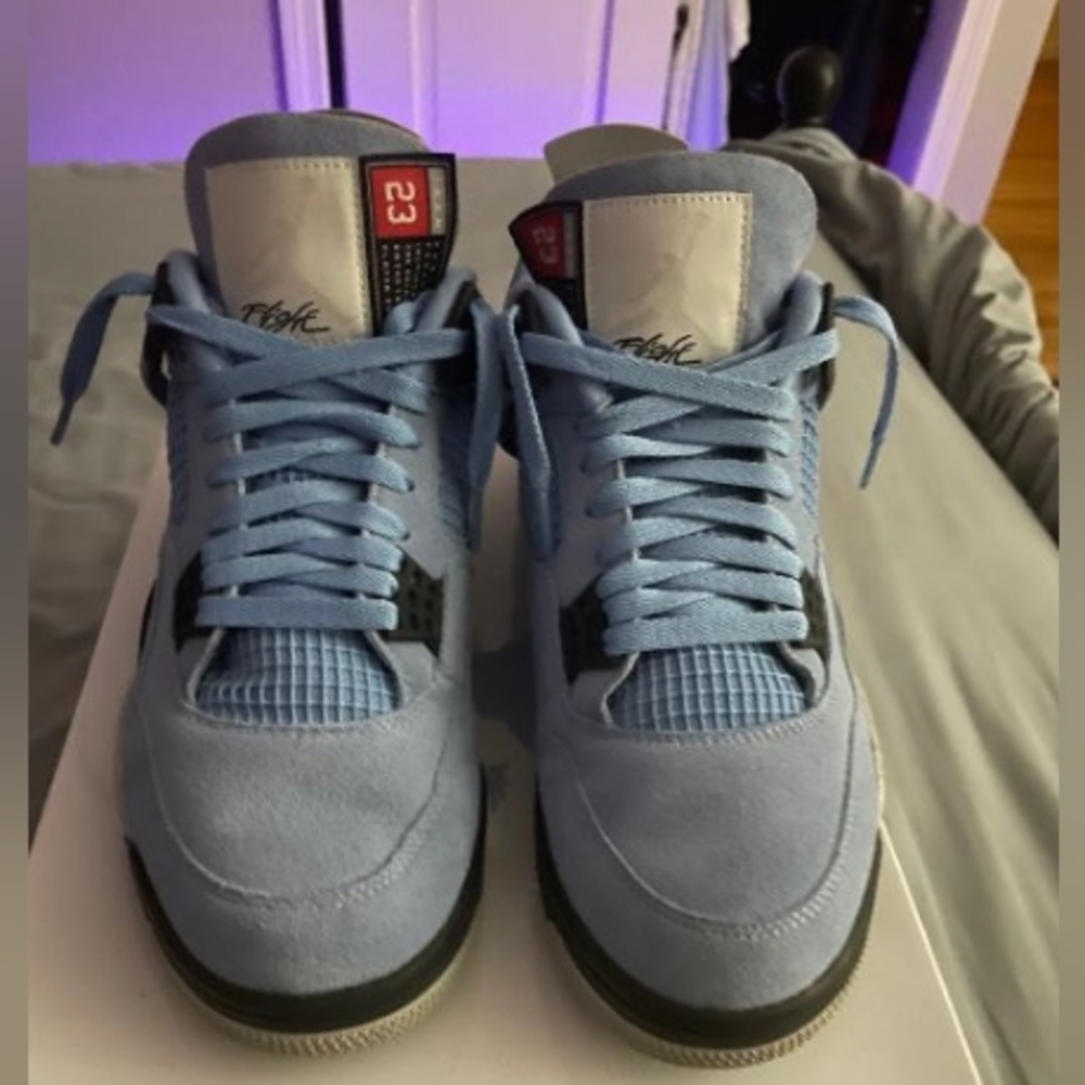 Jordan 4 Retro University Blue